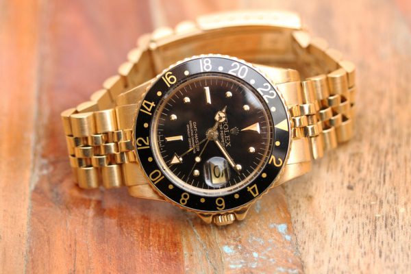 1978 Rolex GMT-Master ref. 1675/8 with Papers, Solid Gold, Black Nipple Dial - Image 2