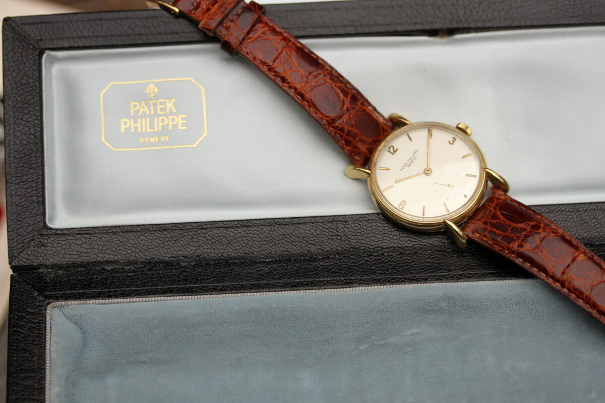1940's Patek Philippe Calatrava ref. 1543 with Flared Lugs – Lunar