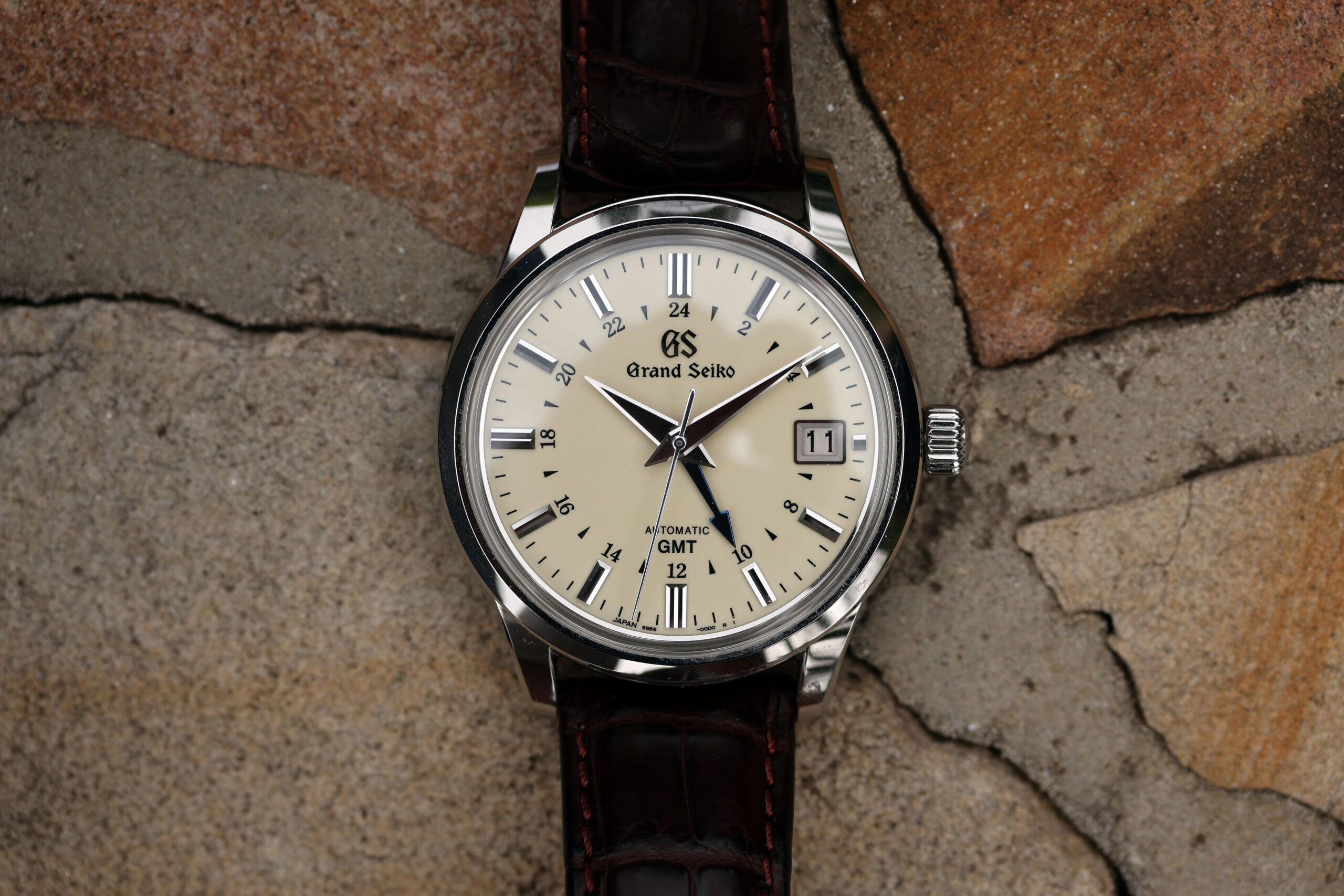 2022 Grand Seiko Elegance GMT ref. SBGM221 Ivory Dial, Box & Papers - Lunar  Oyster - Buying and Selling