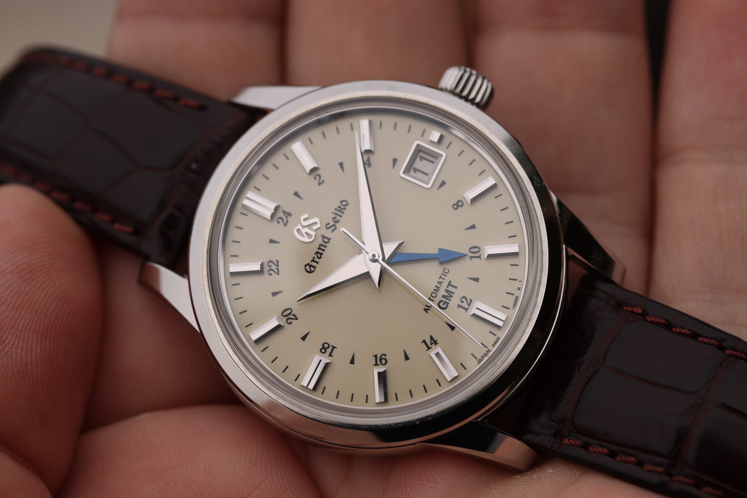 2022 Grand Seiko Elegance GMT ref. SBGM221 Ivory Dial, Box & Papers - Lunar  Oyster - Buying and Selling